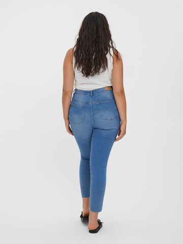 Vero Moda Curve Skinny Jeans 'LORAEMILEE' in Blauw