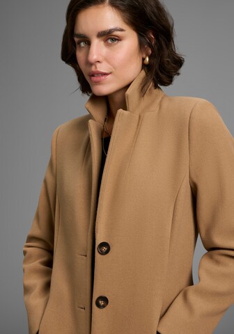LAURA SCOTT Between-Seasons Coat in Beige