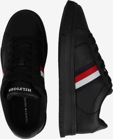 Baskets basses 'Supercup Essential' TOMMY HILFIGER en noir