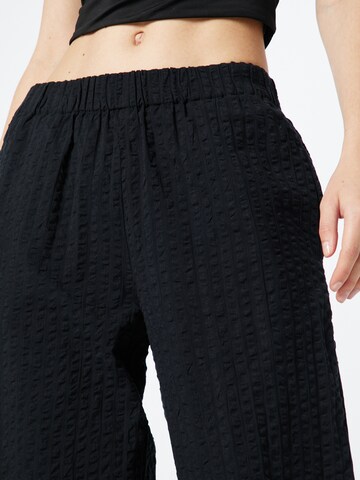 Loosefit Pantalon Monki en noir