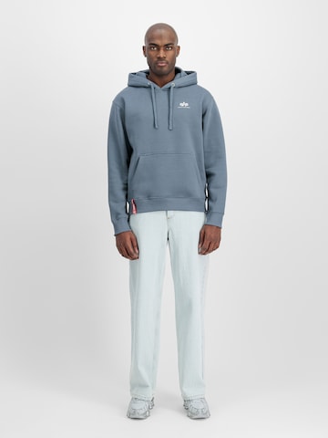 ALPHA INDUSTRIES Sweatshirt i blå