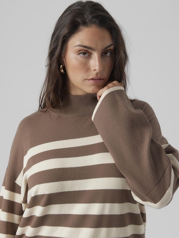Vero Moda Curve Sweater 'HAPPINESS' in Beige