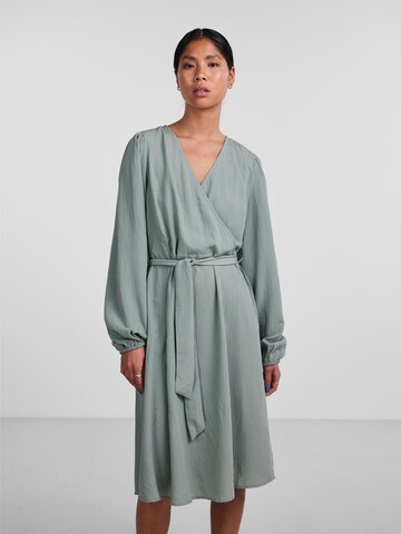 Robe PIECES en vert