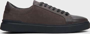 Sneaker bassa '09-4613' di Estro in marrone: frontale