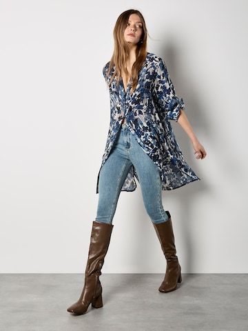 Chemisier Apricot en bleu : devant