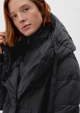 s.Oliver BLACK LABEL Zimní kabát – černá