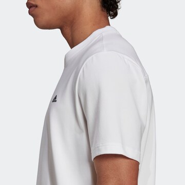 ADIDAS SPORTSWEAR Функционална тениска в бяло