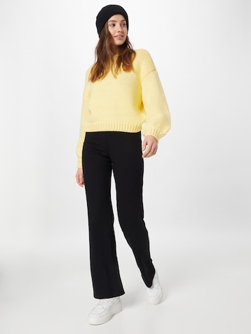 Aware Pullover in Gelb