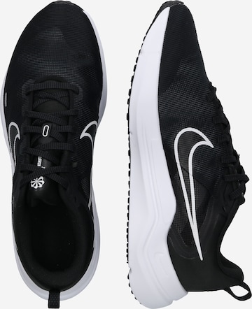 Chaussure de course 'Downshifter 12' NIKE en noir