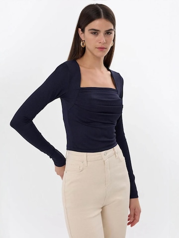 Hiccup - Camisa em azul: frente