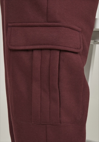 Tapered Pantaloni cargo di Urban Classics in rosso