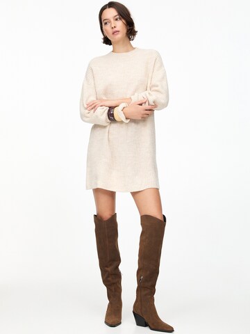 Robes en maille Pull&Bear en beige