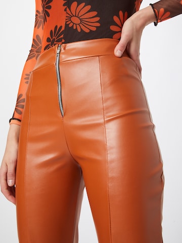 Femme Luxe Slimfit Broek 'ISLA' in Bruin