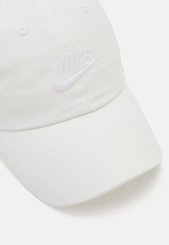 Nike Sportswear Czapka z daszkiem 'Club Futura' w kolorze beżowy
