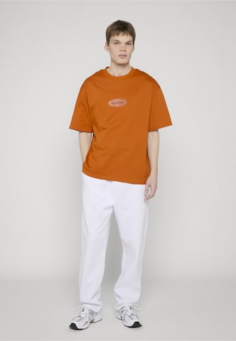 ROCAWEAR - Camiseta 'Simpleroc' en marrón