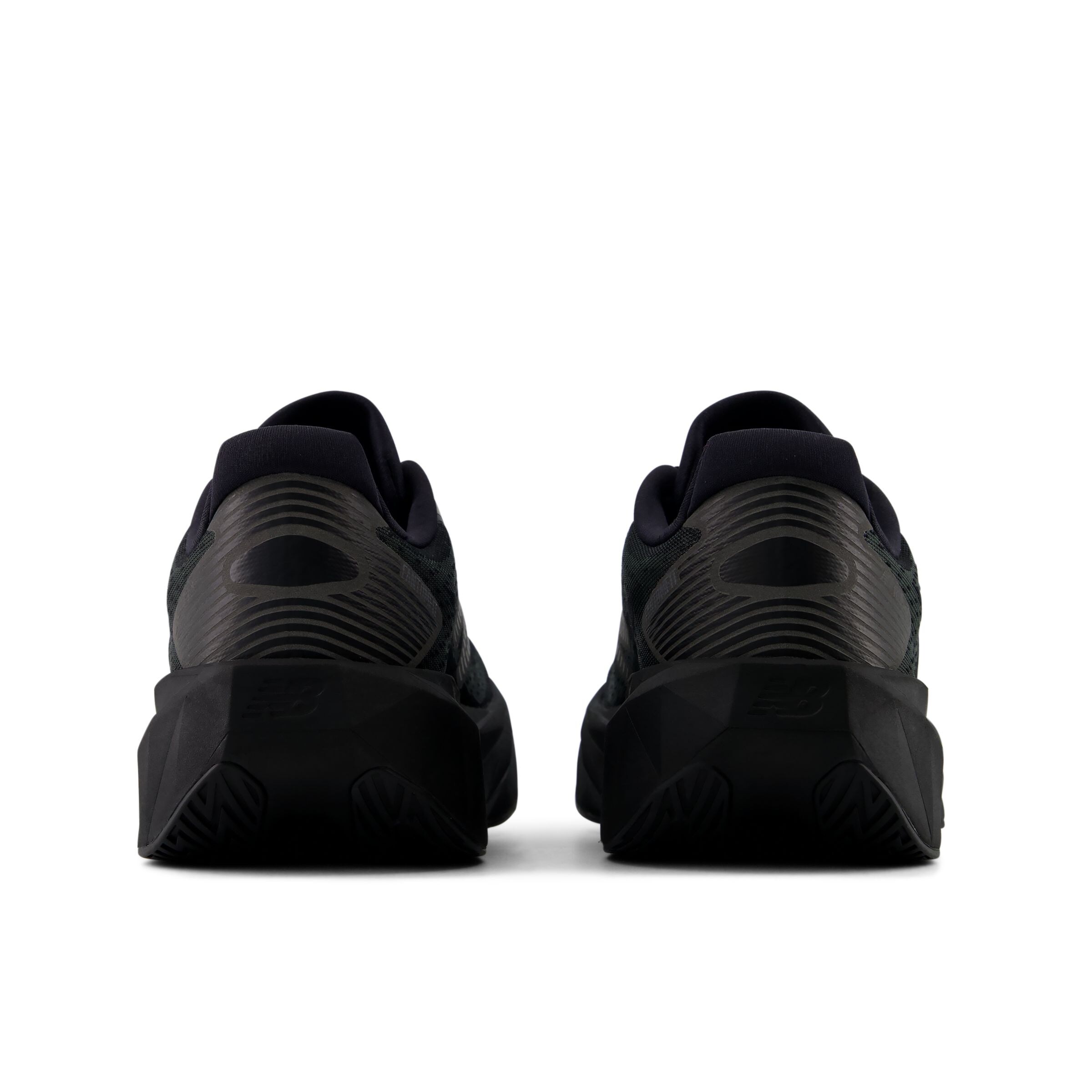 new balance 'FuelCell Rebel v5 Grey Days'. in Schwarz