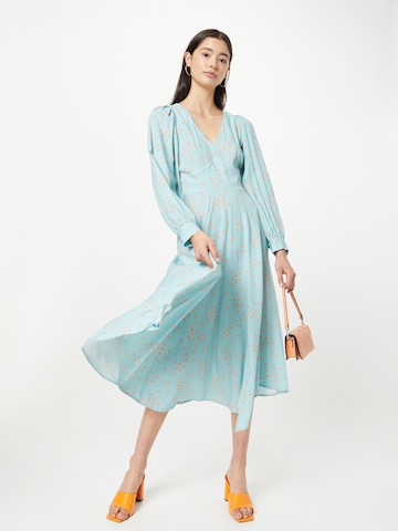 Robe Closet London en bleu