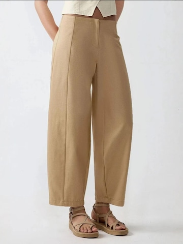 Wide leg Pantaloni con piega frontale di Hiccup in beige: frontale
