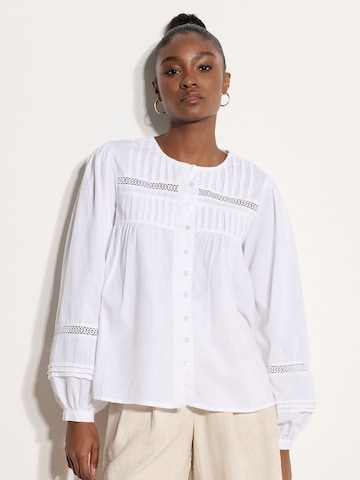 Apricot Pintuck Pleat Boho Blouse ' ' in Beige: Vorderseite