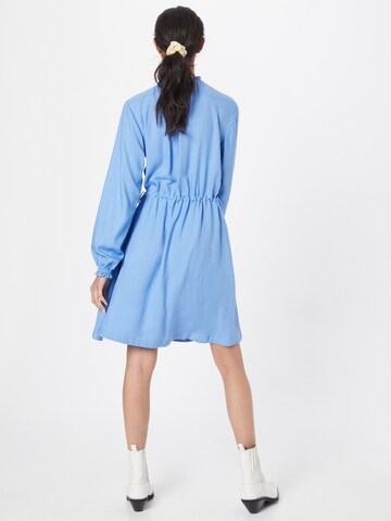 Soft Rebels - Vestidos camiseiros 'Karla' em azul