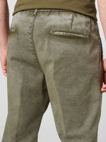 Tapered Pantaloni cutați 'Chasy' de la DRYKORN pe verde