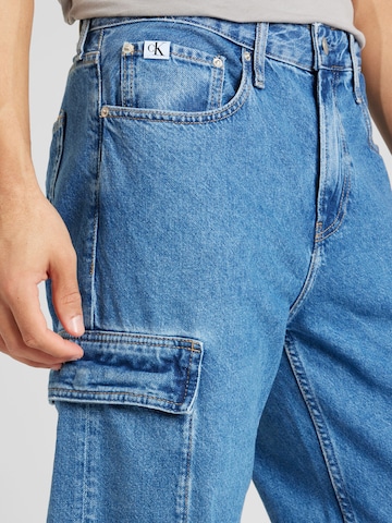 Calvin Klein Jeans - Loosefit Calças de ganga cargo '90'S LOOSE' em azul