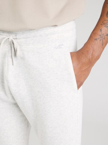 HOLLISTER Tapered Pants in Grey