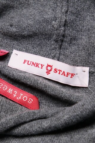 Funky Staff Sweater & Cardigan in M in Grey