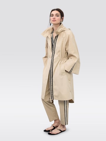 Lola Casademunt - Parca de entretiempo en beige