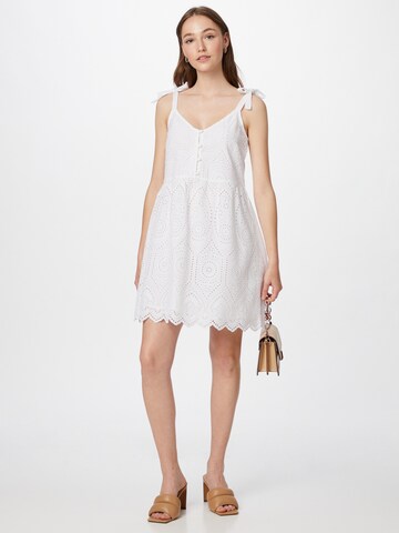 Robe 'Alena' ABOUT YOU en blanc