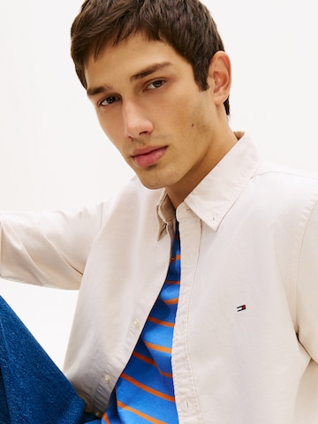 Tommy Jeans Средняя посадка Рубашка в Бежевый