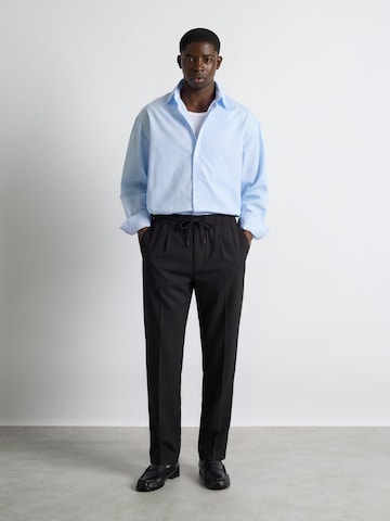 Burocs Regular Pleat-Front Pants in Black