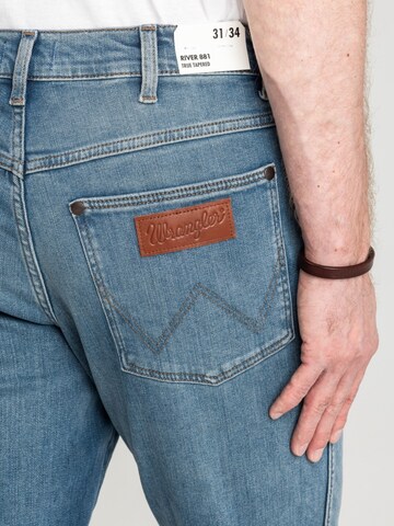 WRANGLER Regular Jeans 'Wrangler River Grey Light 112373002' in Blau
