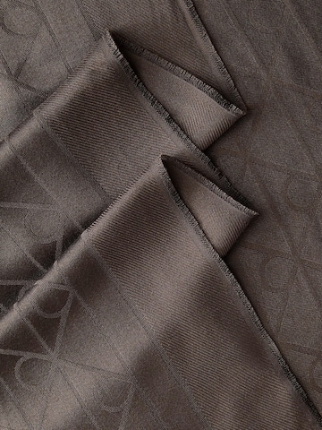 Sciarpa di Calvin Klein in marrone