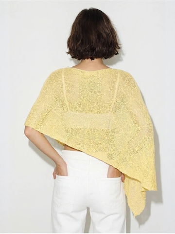 Mantellina di Bianco Lucci in giallo