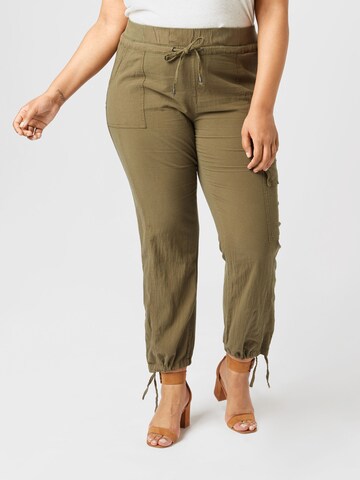 Zizzi Tapered Broek 'JEASY' in Groen: voorkant