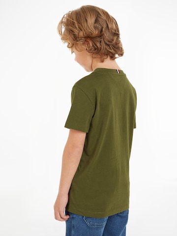 TOMMY HILFIGER T-shirt 'ESSENTIAL' i grön