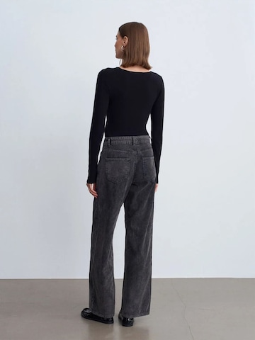 Dilvin Wide leg Trousers in Grey