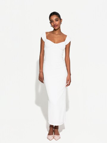 Bershka Summer dress in White: front