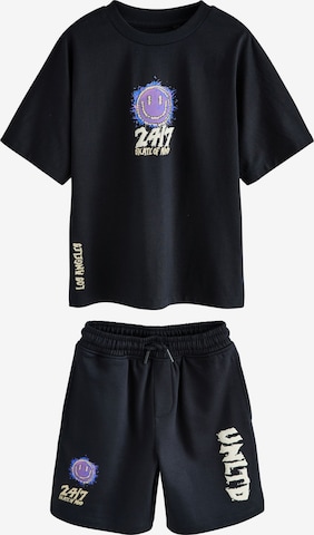 Next Setti värissä musta: etupuoli