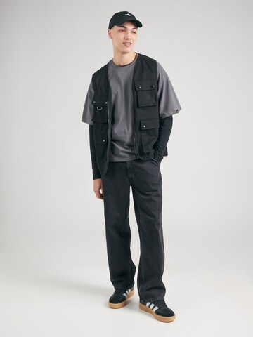 ALPHA INDUSTRIES - Camiseta 'Studio Edition' en gris