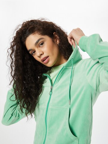 Veste de survêtement 'Melinda' Gina Tricot en vert