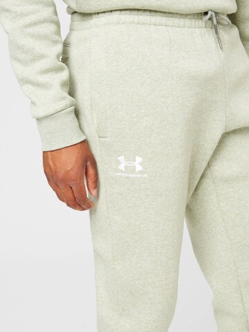 UNDER ARMOUR Zwężany krój Spodnie sportowe 'Essential' w kolorze zielony