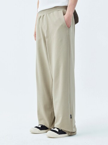 VAMOS CLO Trousers 'Humble' in Beige: front