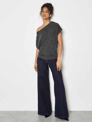 Apricot Blouse ' ' in Black