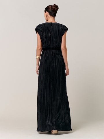 Rochie 'Zarina' de la Sável pe negru