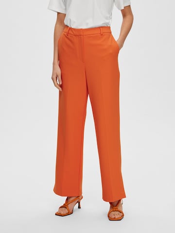 Selected Femme Curve Regular Pleated Pants in Orange: front