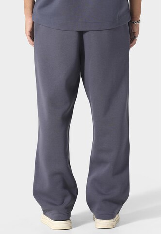 regular Pantaloni di Irasuto Studios in blu