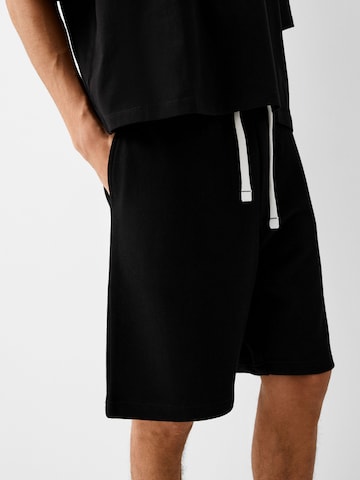 Bershka Loosefit Shorts in Schwarz