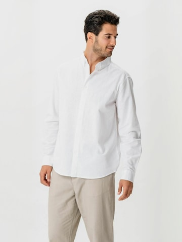 Chemise ' Linen Blend ' TEESHOPPEN en blanc